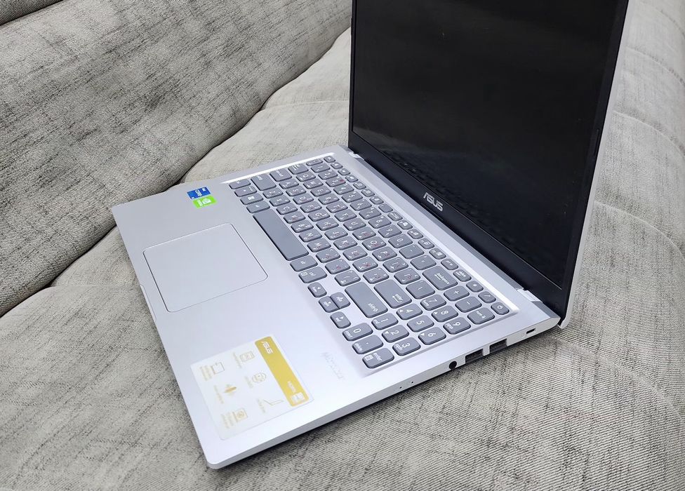 ASUS Vivobook 15/ Intel i5- 1135 / 8GB DDR4/ 512 GB/ GeForce MX330