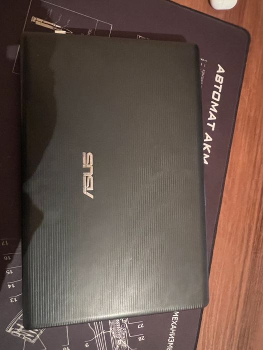 Ноутбук Asus всё ест чотка работает