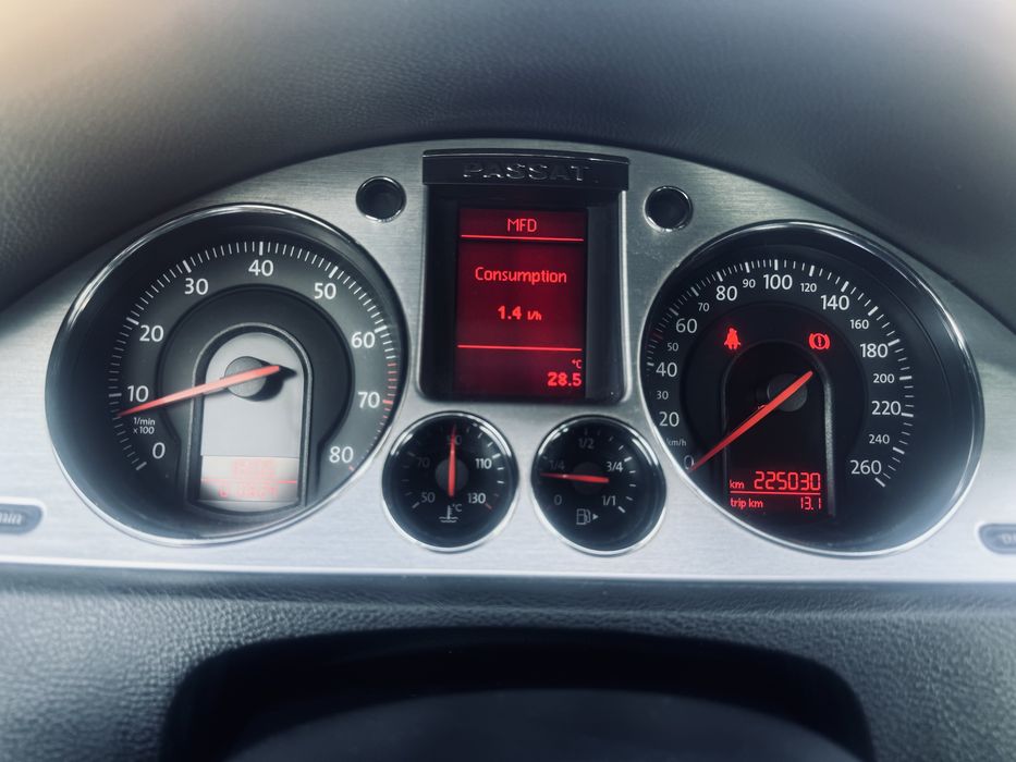 Volkswagen Passat 2.0 FSI Negru Berlină Benzină-GPL Xenon Navigație