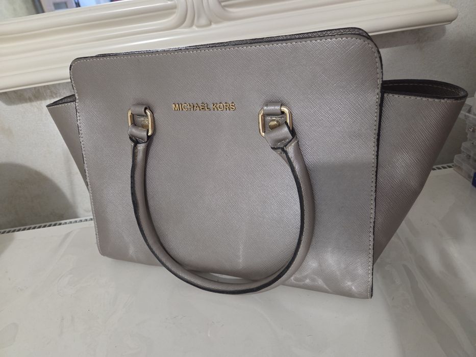 Geanta marime medie, MK