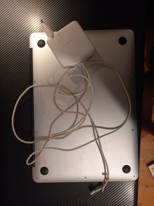 Laptop MacBook 13 inch OS Monterey cu incarcator