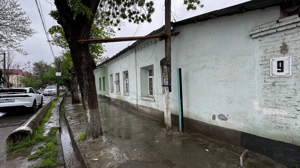 Продается  Дом вдоль дороги  1 соток  фасад  12м   ул Озод шарк