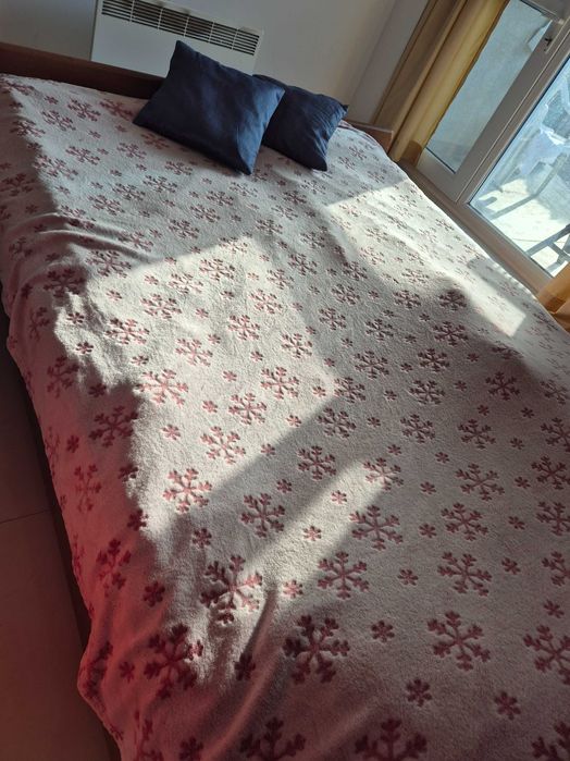 Легло с матрак напълно запазаено, дървено 140/200 Бургас, кв. Сарафово