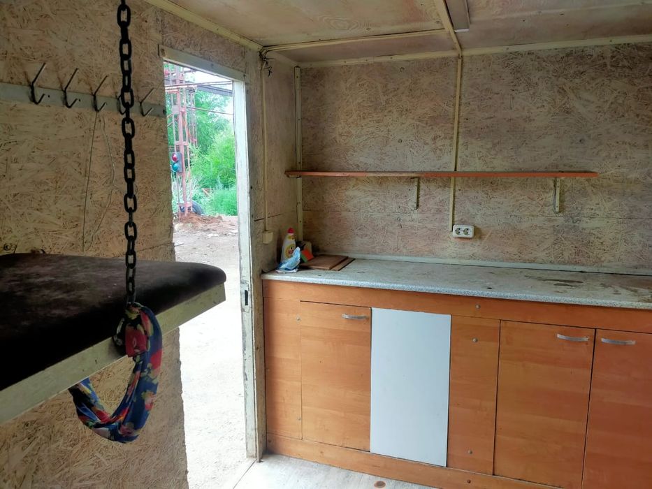 Продам жилой вагончик  на колесах