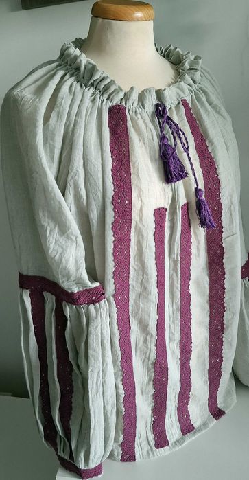 ie stilizata pe panza de bumbac