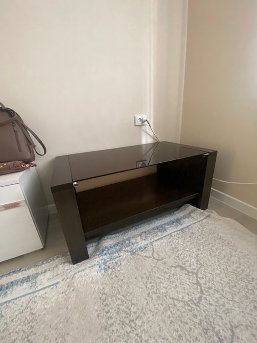 Продается шкаф и столик