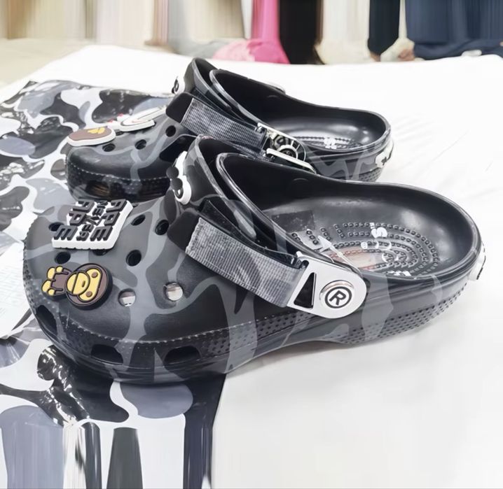Crocs x bape model deosebit