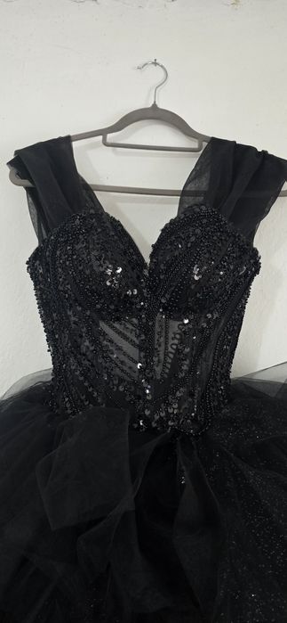 Бална рокля , Дантела