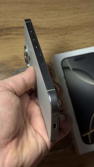 Верифицированный iPhone 16 Pro 256Gb титан