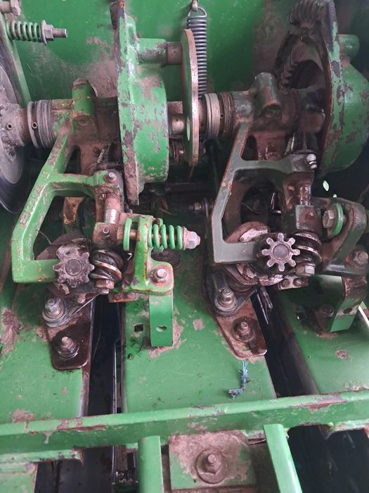 Vând presă John Deere 349