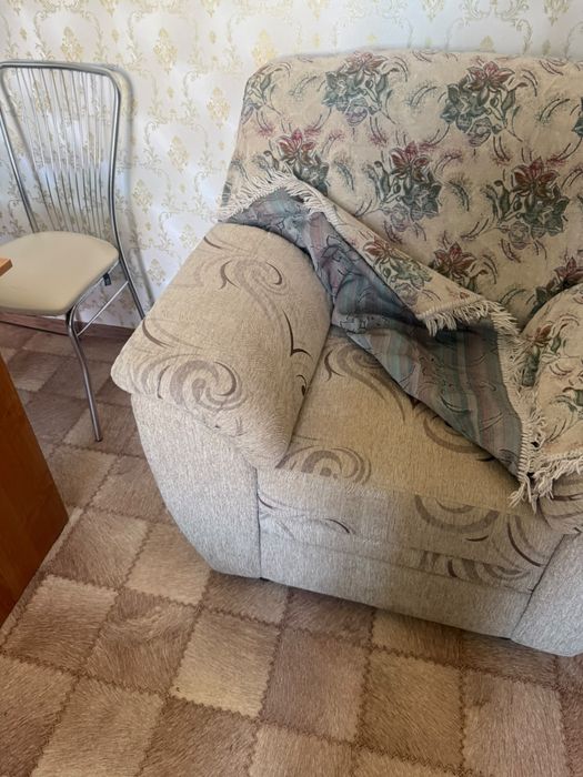 Продам диван и два кресло