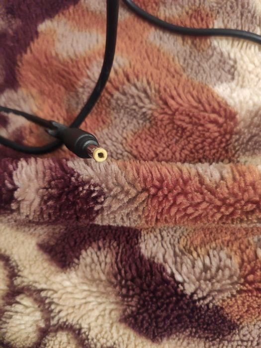 Продам блок питания на ноутбук HP