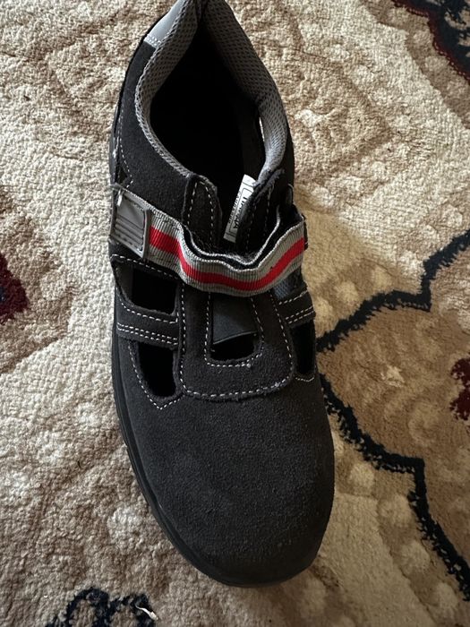 Защитная спец обувь 42 р 1 пара