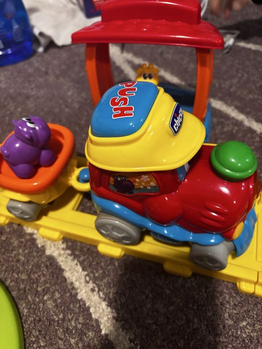 Jucarie electronica vorbitoare Chicco Trenuletul aventurii ABC - FR/EN