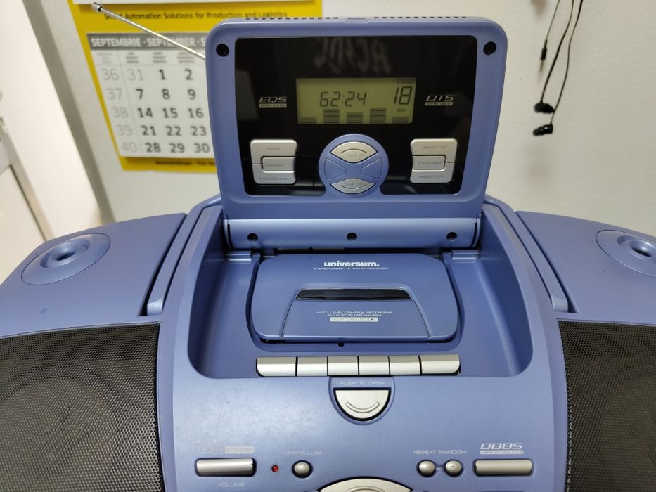 Radiocasetofon cu CD, Universum Quelle CR-CD 1086 bass boost fabricație Germania
