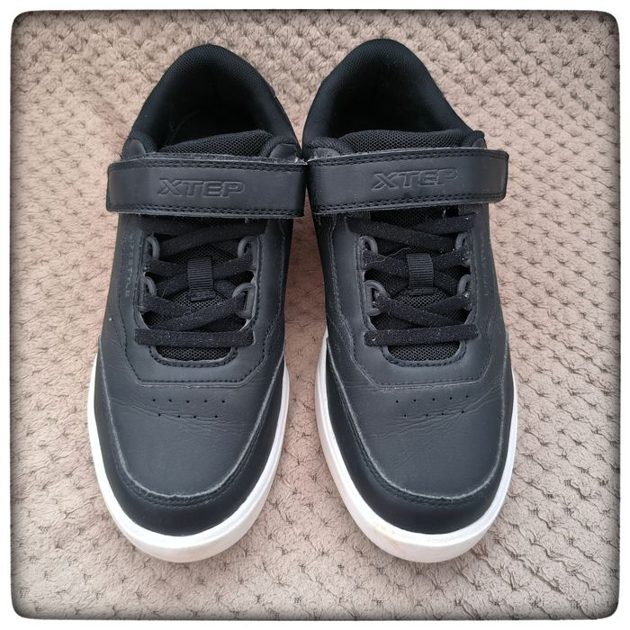 Продам кроссовки для мальчика