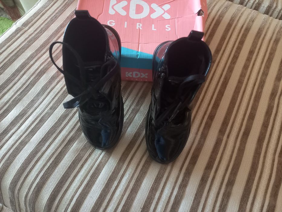 Ботинки лаковые для девочки KDX