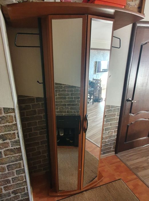 Шкаф для маленькой прихожей