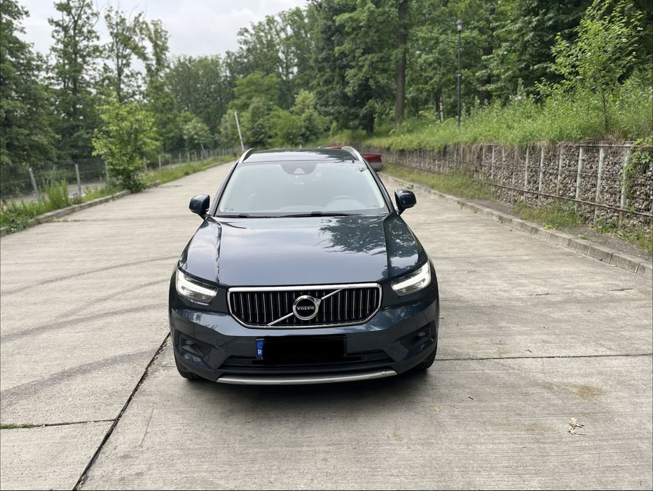 VOLVO XC40 T3 AT8 Momentum • 163 CP