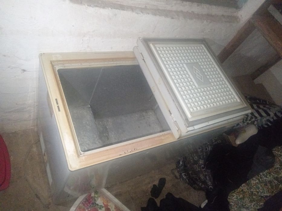 Vitrina haladilnik 4 ta bor 1 ta marazilka bor narhlarini kelishamiza