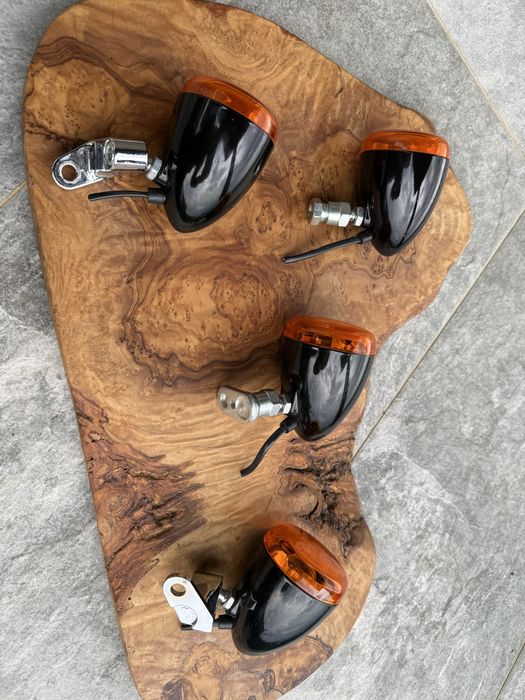 Set 4 Semnalizări Originale Harley-Davidson Bullet (Negru + Suporți)