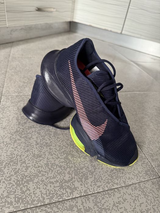 Nike маратонки.