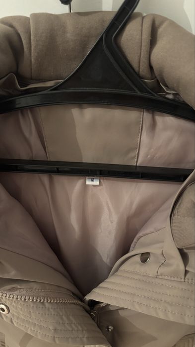 Продаю куртку женскую