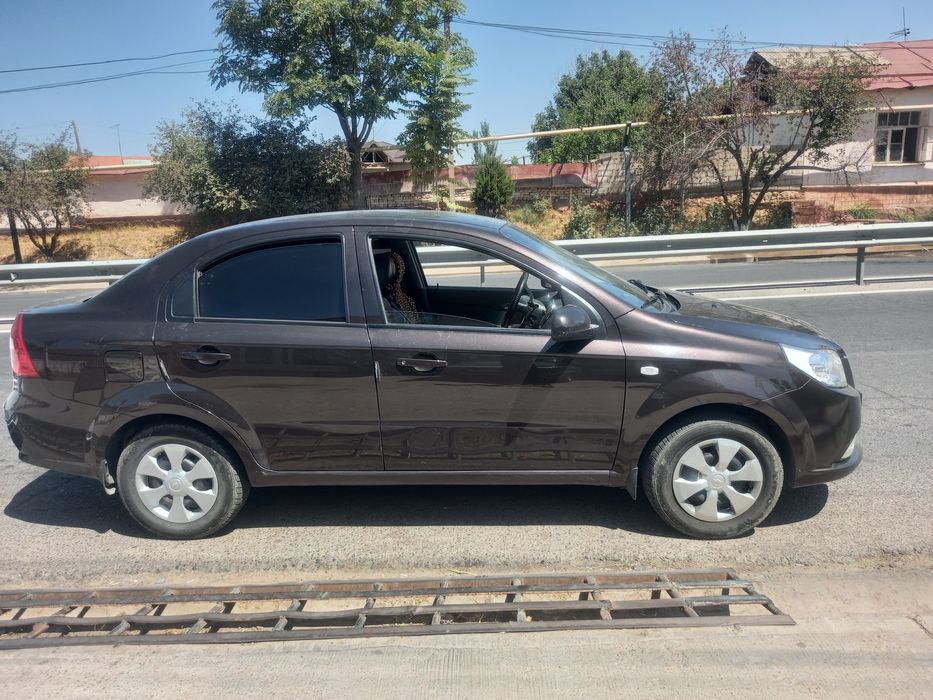 Shevrolet Nexia 3 rangi choko yaxshi minilgan