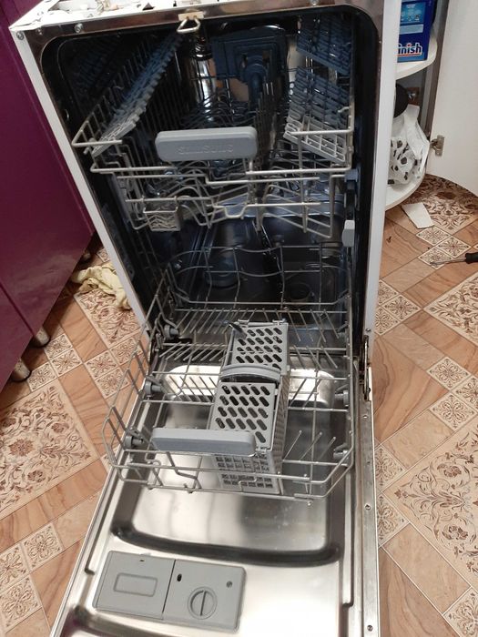Посудомоющая машина самсунг.