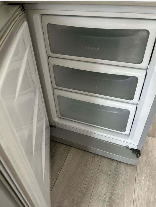 Холодильник б/уу