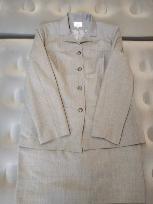 Костюм от две части