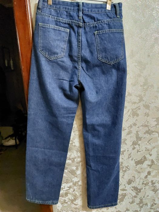 Продам джинсы на  42 размер