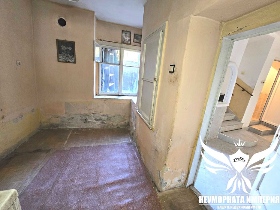 Продавам двуетажна къща РЗП 140кв. и 95кв.м. двор в гр.Асеновград