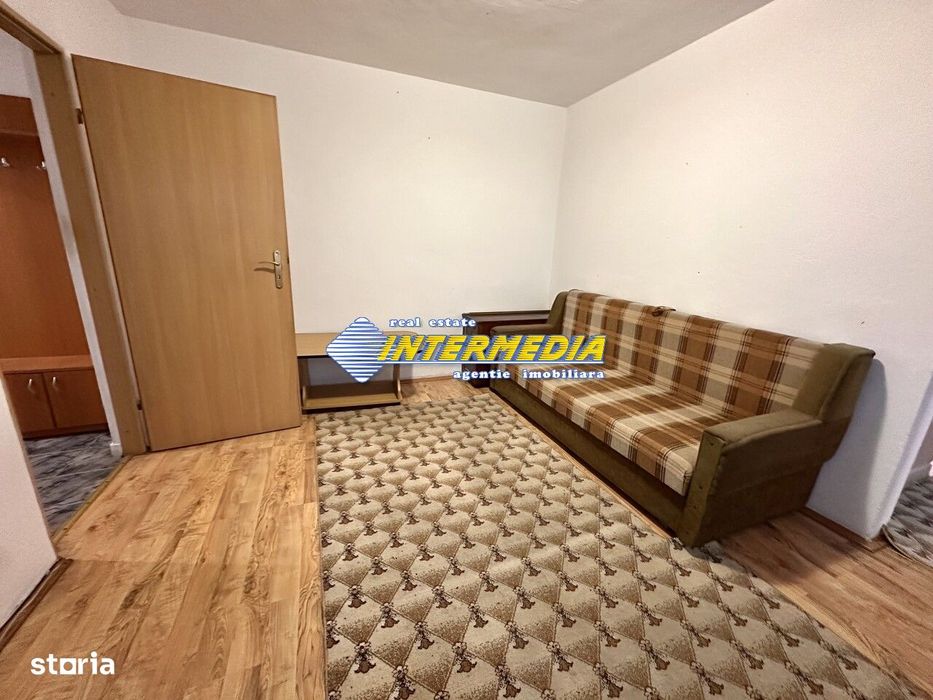 Apartament de închiriat 3 camere| etaj 3| zona Cetate