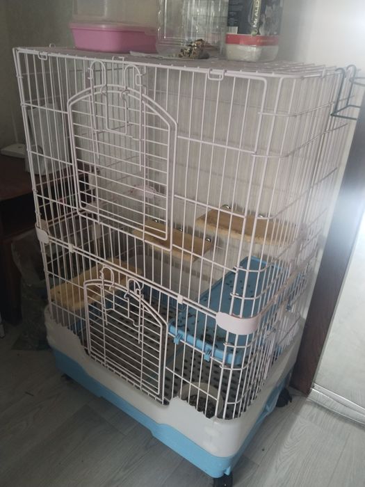 Продам большую клетку для шиншилл и других животных.