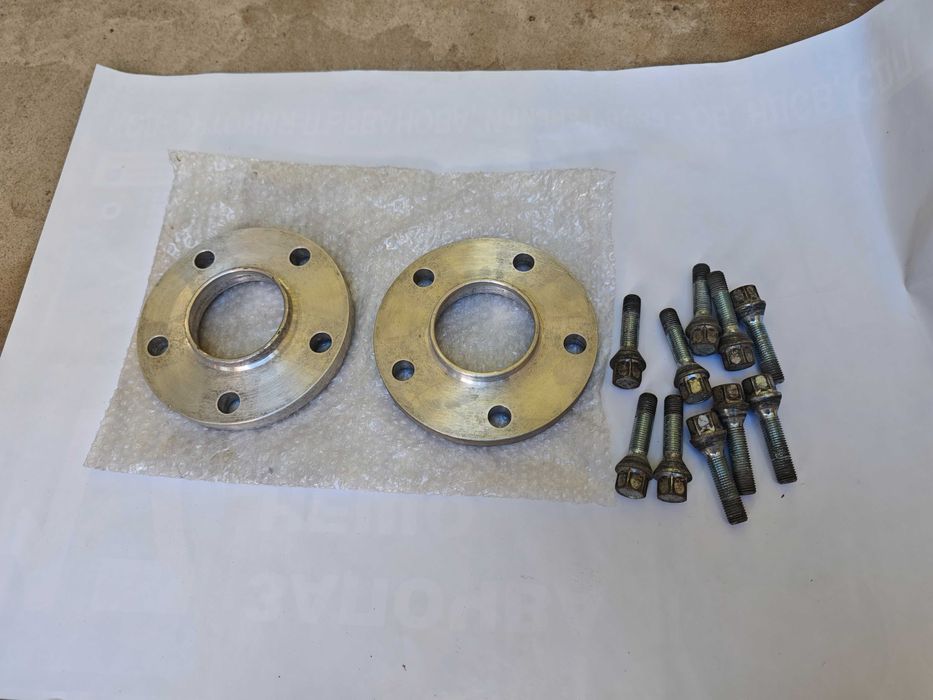 Алуминиеви фланци за БМВ е90 10мм с болтове