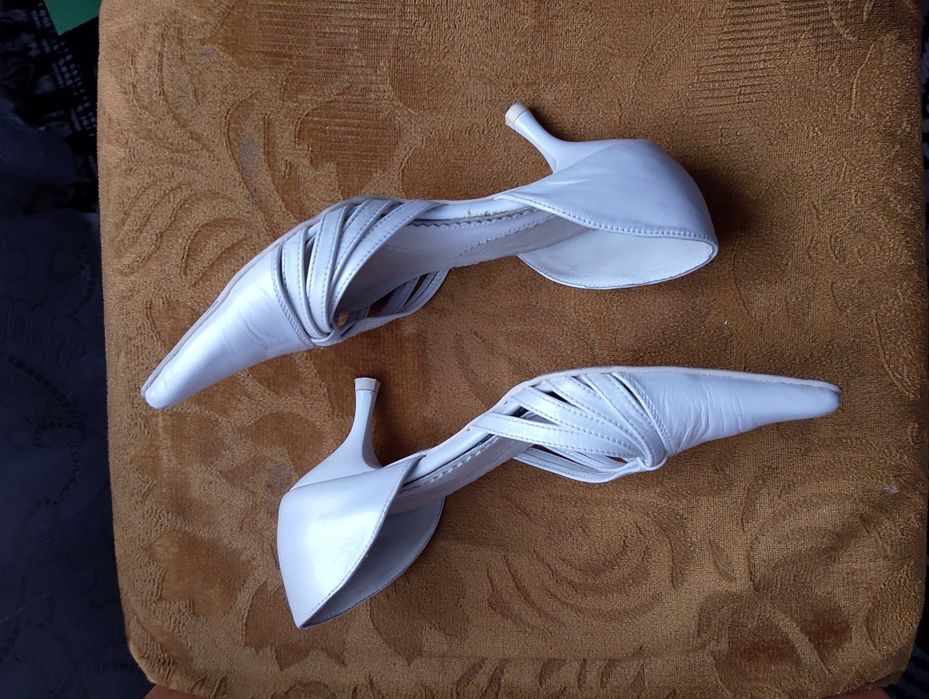 Pantofi eleganți de piele