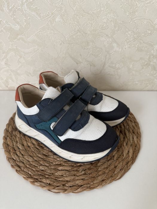 Продам детские кроссовки