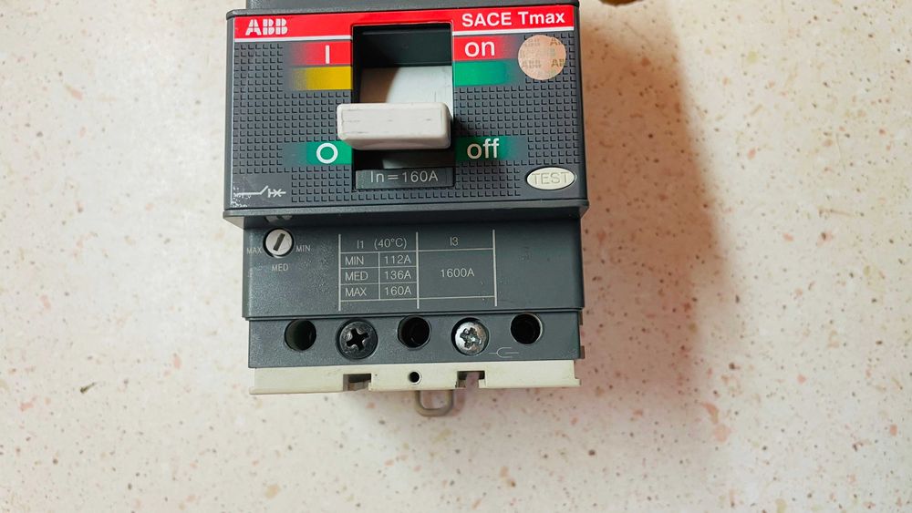 Intrerupator automat (disjunctor - usol) XT1B 160 TMD 160-1600 3P FF