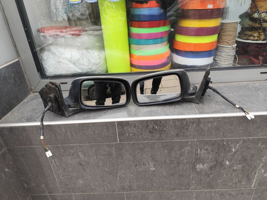 огледало за toyota avensis от 2003 нагоре огледалата се прибират