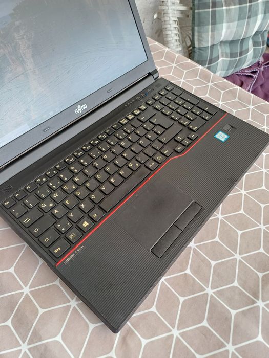 Laptop Fujitsu i7 ssd ddr4