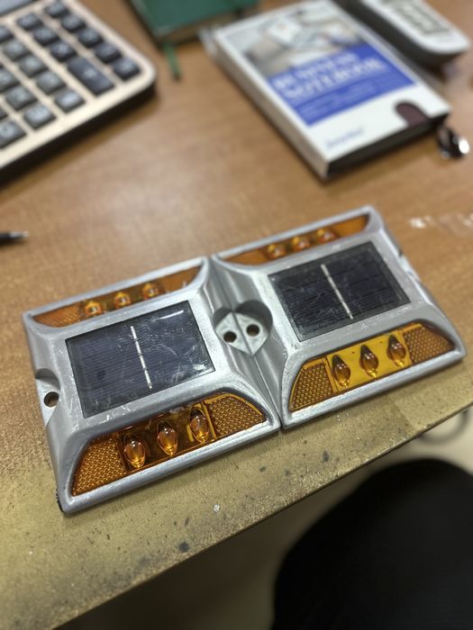 дорожние знак . сигналная знак с солца зарядечние отрежател