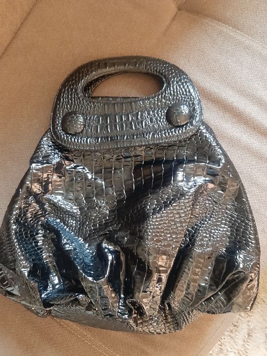 Дамска чанта черен лак