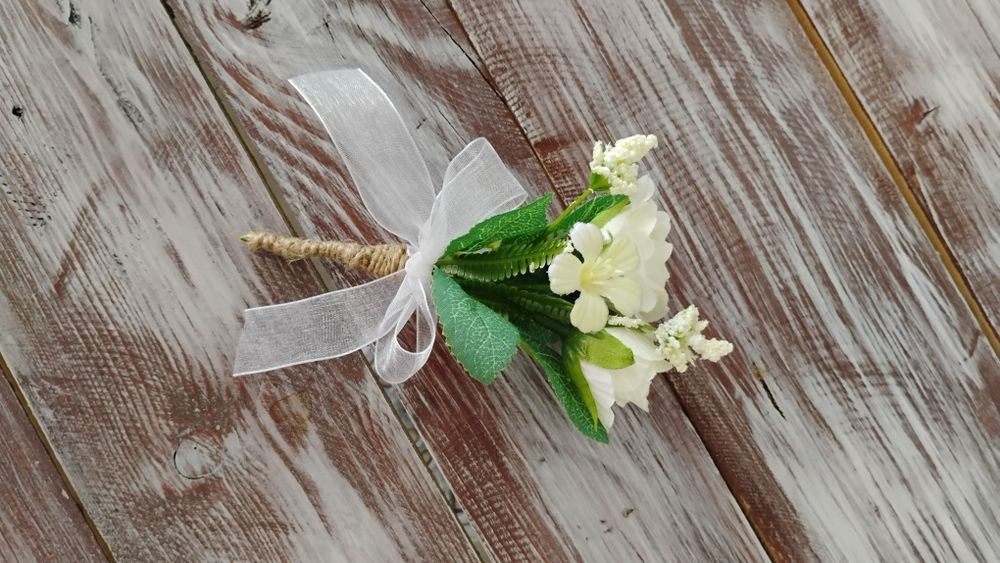 Бутониери и булчински гривни