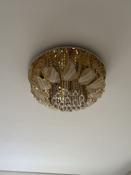 Продам люстру б/у