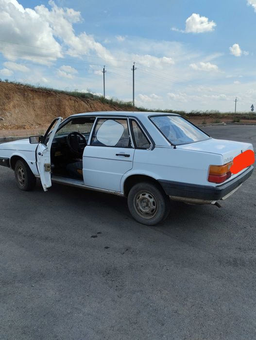 Автомобиль AUDI 80 b2