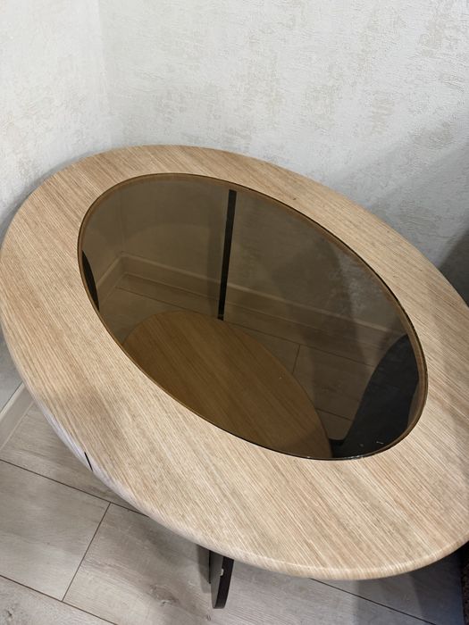 Продается Стеклянный стол