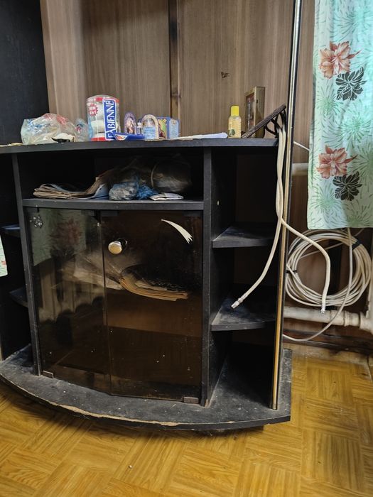 Продам полку под телевизор