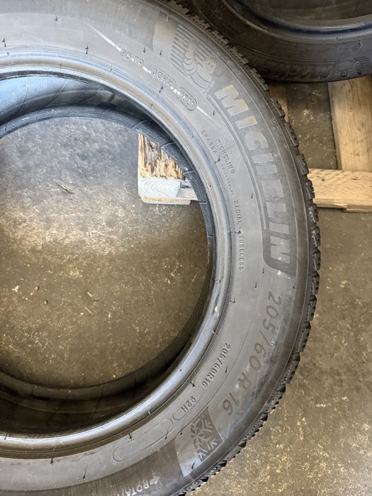 3 anvelope iarna 205/60/16 , Michelin , 6 mm !