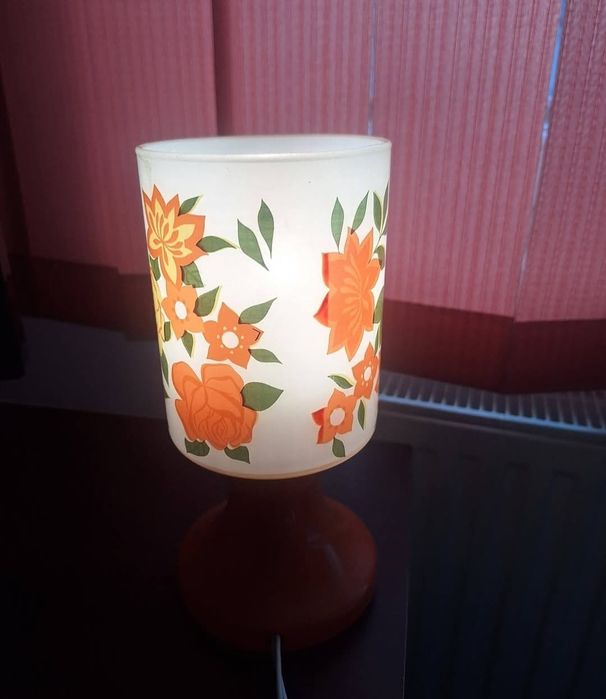 Frumoasă lampă de masă,din sticla anii 1970.